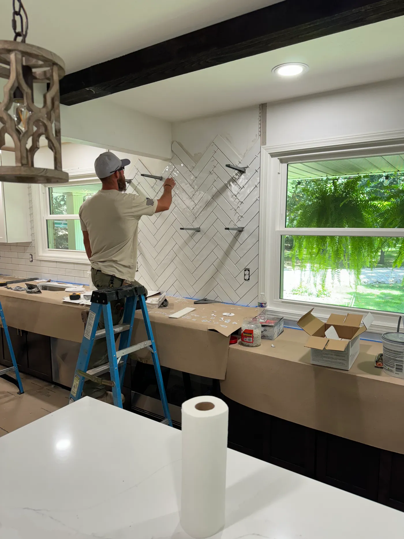 Kitchen, Dining & Entry