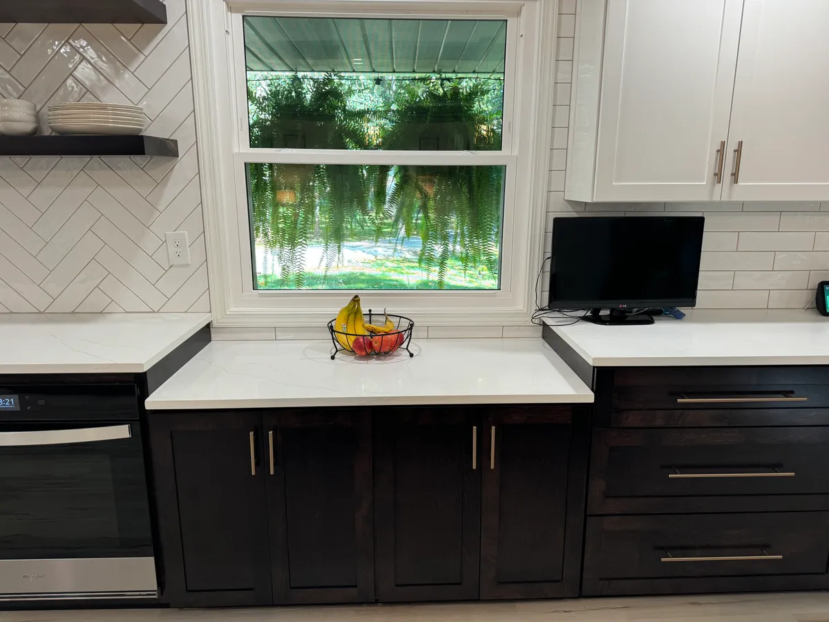 Kitchen, Dining & Entry - Image 4